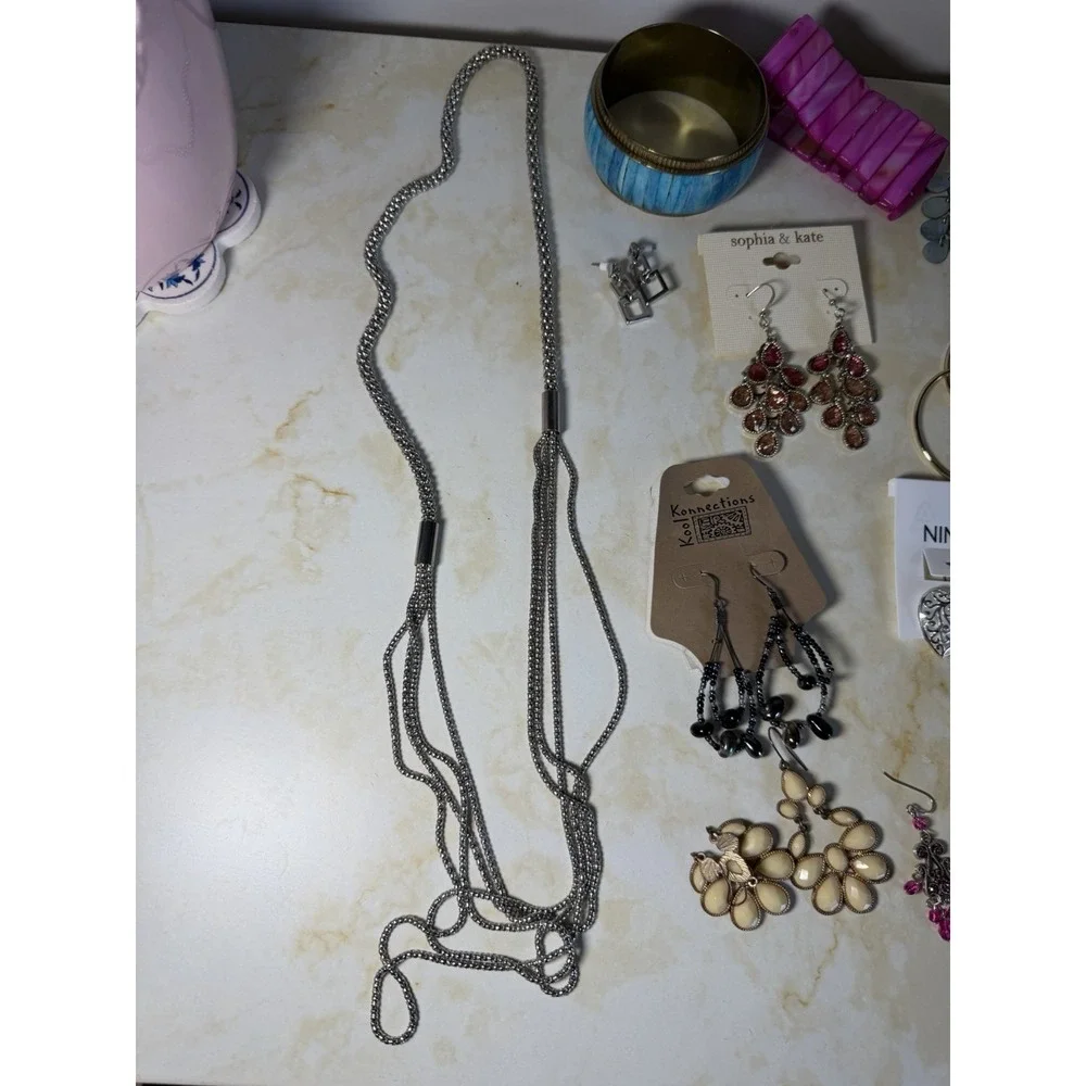 Vintage VTG Jewelry Lot 19 Pieces Necklaces Bracelets Earrings